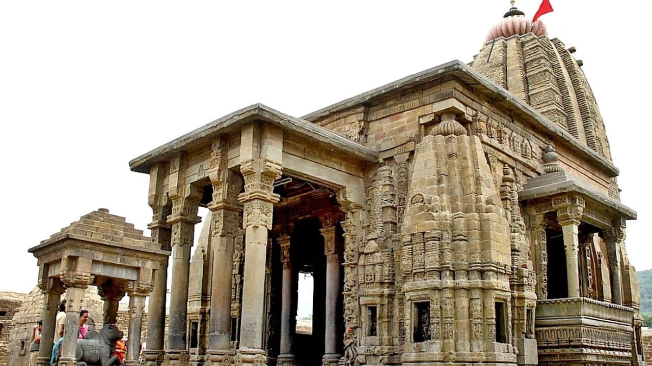 Sawan Somwar special Visit these temple where Nature and devotion meets sawan me kare in dhamo ki yatra