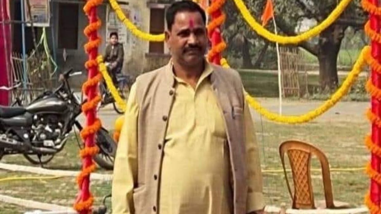Chhapra News: A person walking on road died after being hit by uncontrolled car, mourning in village