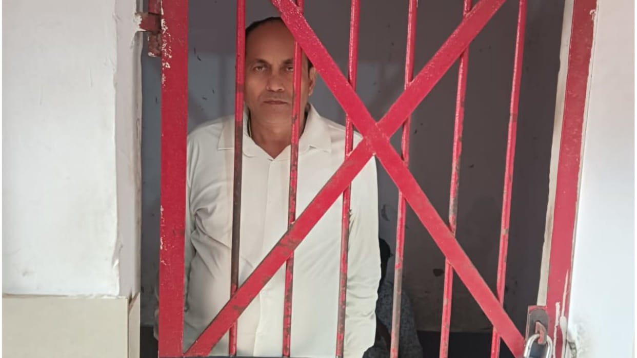 Ramgarhtal police of Gorakhpur has arrested the accused of demanding extortion. sent to prison