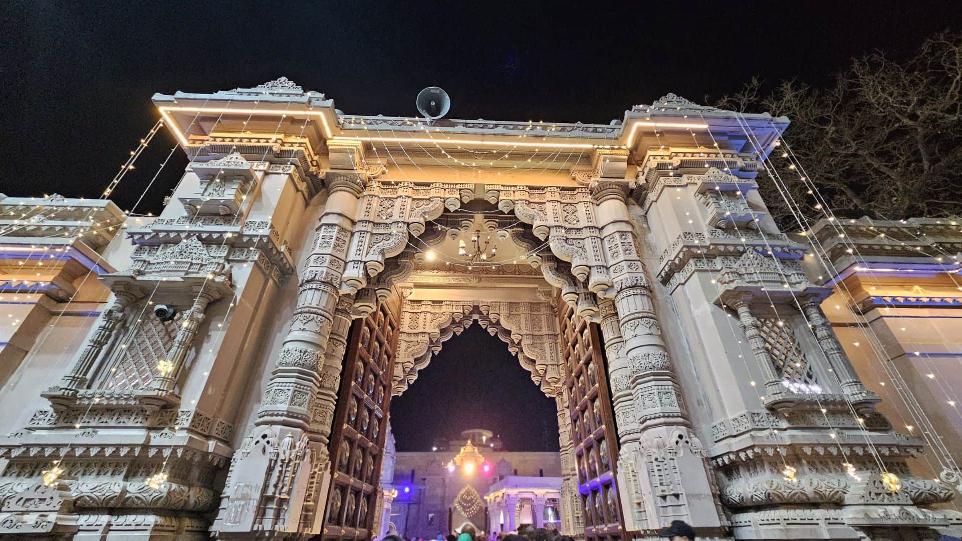 काशी विश्वनाथ मंदिर।