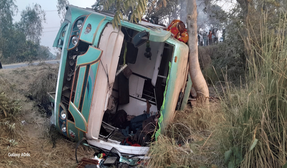 Tourist bus went out of control and overturned, 20 devotees injured, 15 seriously