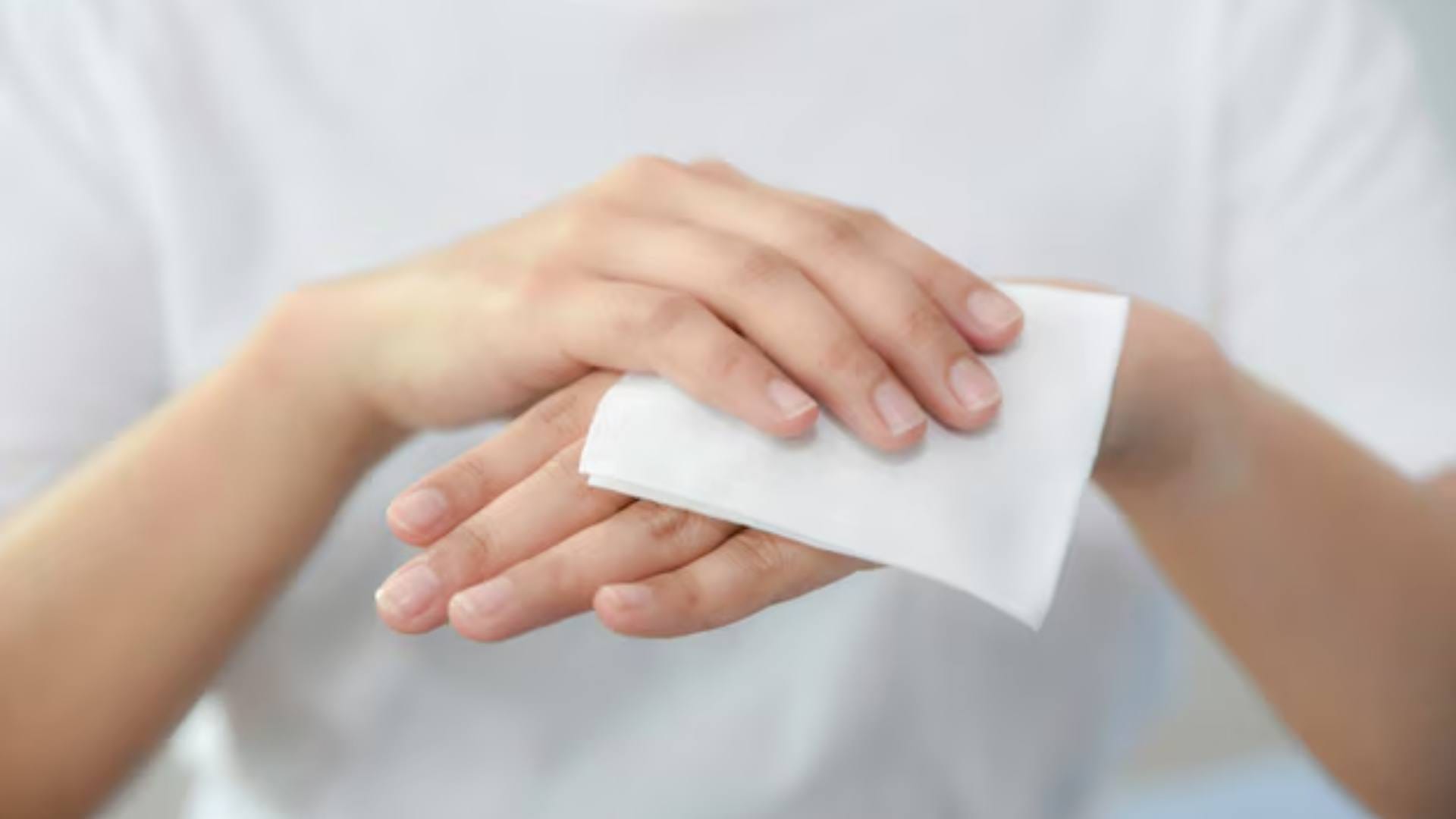 Are cleansing wipes safe to remove makeup Know the side effects of the chemicals present in it