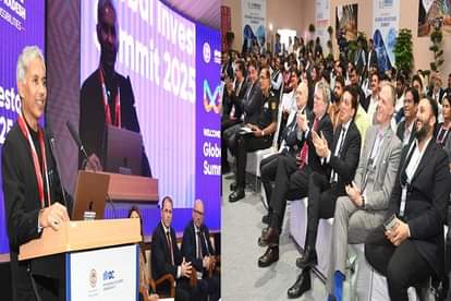 मुख्य सचिव अनुराग जैन संबोधित करते हुए