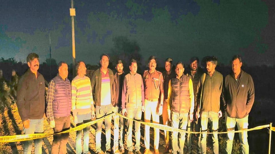 Mathura Police: Robbery revealed in 48 hours two criminals found shot in leg 45 thousand cash recovered