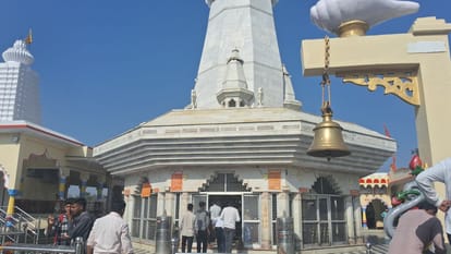 Mahashivratri 2025 Tikamgarh Kundeshwar Dham Shiv Bholenath Mandap Decoration Photos News in Hindi