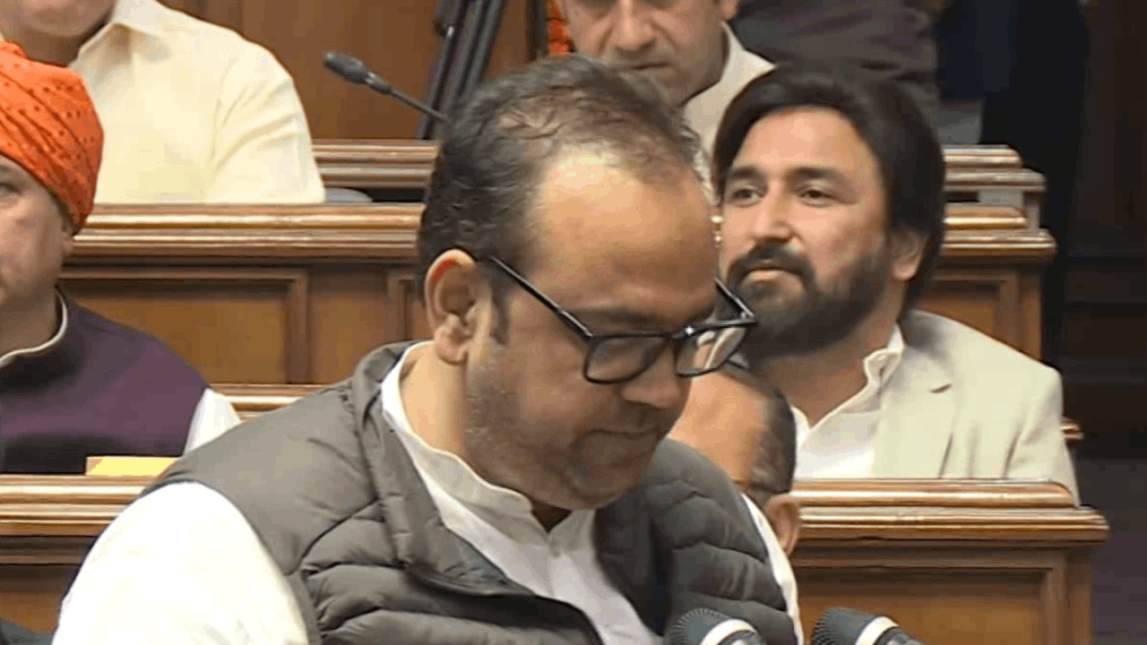 BJP-AAP MLAs including CM Rekha Gupta took oath as MLAs in delhi assembly photos