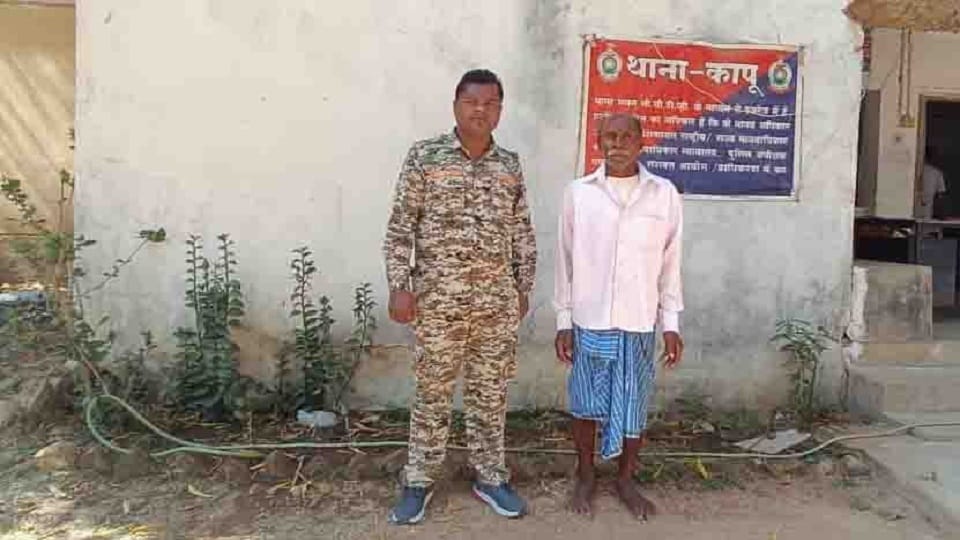Suspecting wife character he killed her burnt the body with the help of friends in Raigarh