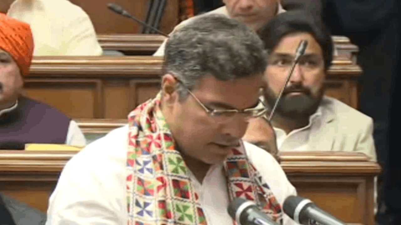 BJP-AAP MLAs including CM Rekha Gupta took oath as MLAs in delhi assembly photos