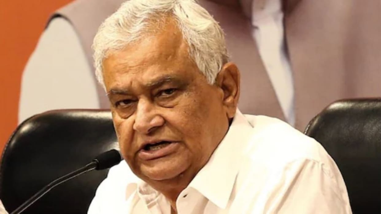 Alwar News: Minister Kirori Lal Meena clashed with his government over the recruitment issue