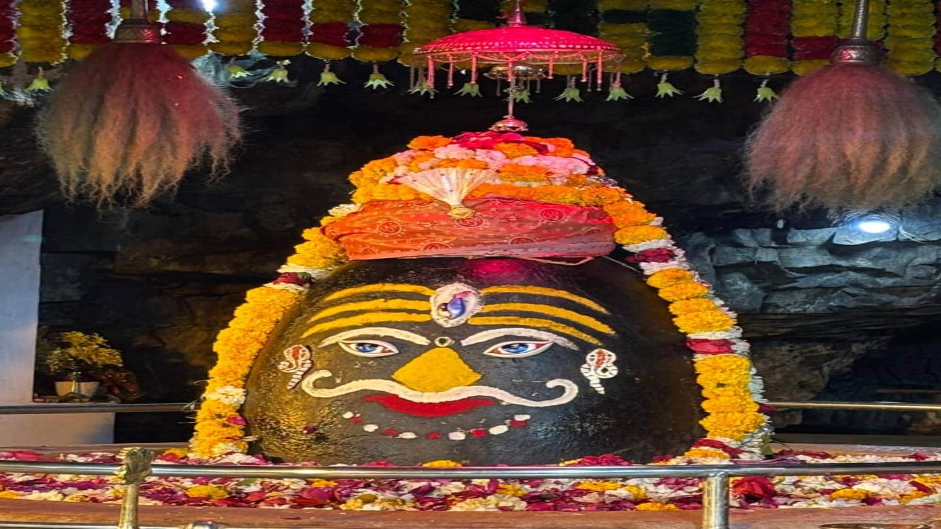 Mahashivaratri 2025 Shiva is seated in cave of Aravali Mandareshwar Mahadev considered protector of Banswara