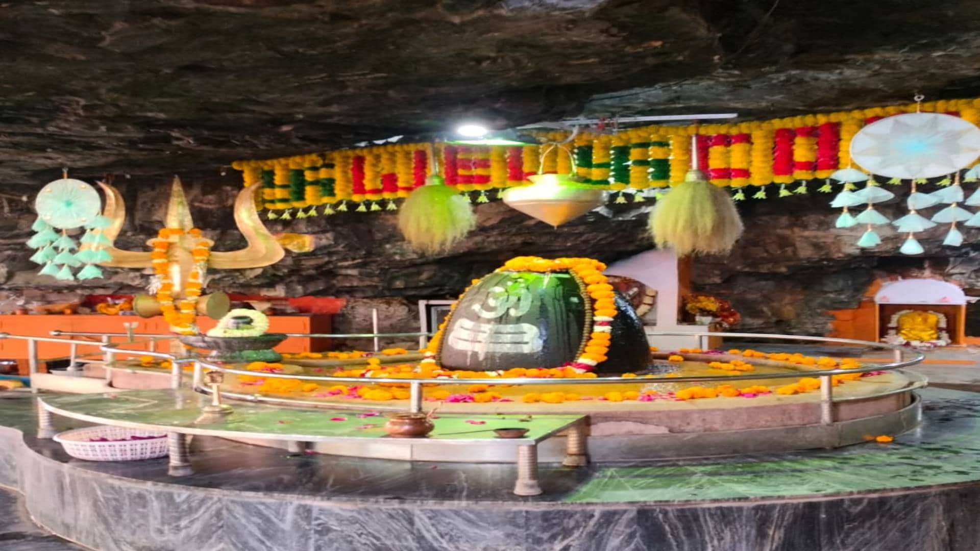 Mahashivaratri 2025 Shiva is seated in cave of Aravali Mandareshwar Mahadev considered protector of Banswara
