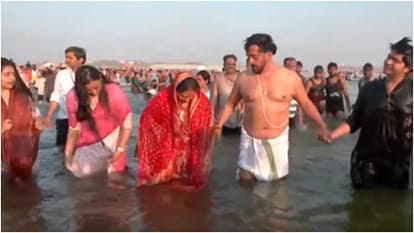 Mahakumbh: Raveena Tandon Rasha Thadani at Prayagraj BJP MP Ravi Kishan also took a holy dip offered prayers