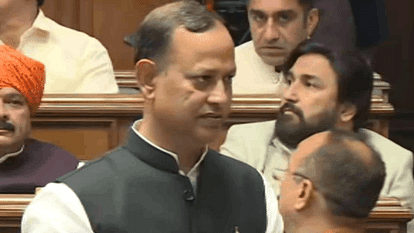 दिल्ली विधानसभा की तस्वीरें: सीएम रेखा गुप्ता समेत इन मंत्रियों और विधायकों ने ली शपथ, देखें पहले दिन का नजारा BJP-AAP MLAs including CM Rekha Gupta took oath as MLAs in delhi assembly photos