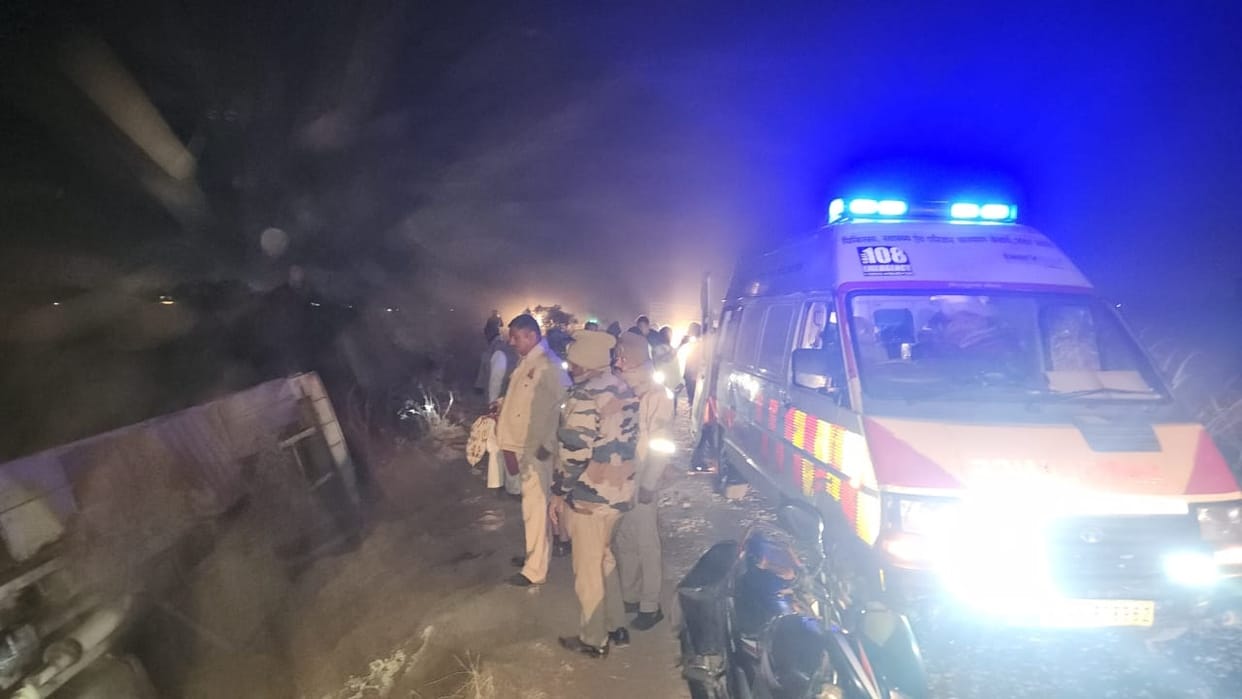 Bus overturned 25 pilgrims injured in budaun