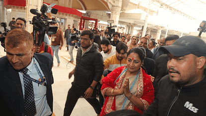 BJP-AAP MLAs including CM Rekha Gupta took oath as MLAs in delhi assembly photos