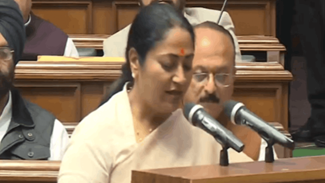 BJP-AAP MLAs including CM Rekha Gupta took oath as MLAs in delhi assembly photos