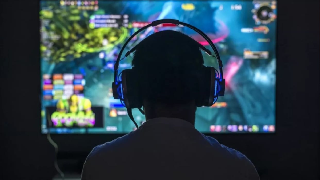 People who play video games may have hearing problems, tinnitus has a negative impact on life