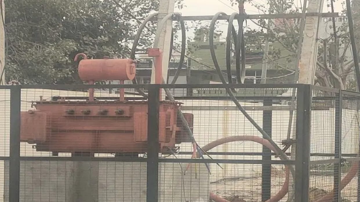 Assistant lineman fell down while changing fuse in transformer and died