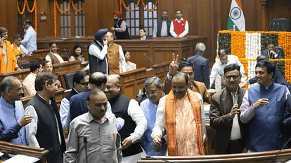 दिल्ली विधानसभा की तस्वीरें: सीएम रेखा गुप्ता समेत इन मंत्रियों और विधायकों ने ली शपथ, देखें पहले दिन का नजारा BJP-AAP MLAs including CM Rekha Gupta took oath as MLAs in delhi assembly photos