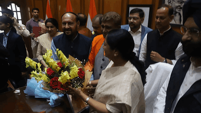 BJP-AAP MLAs including CM Rekha Gupta took oath as MLAs in delhi assembly photos