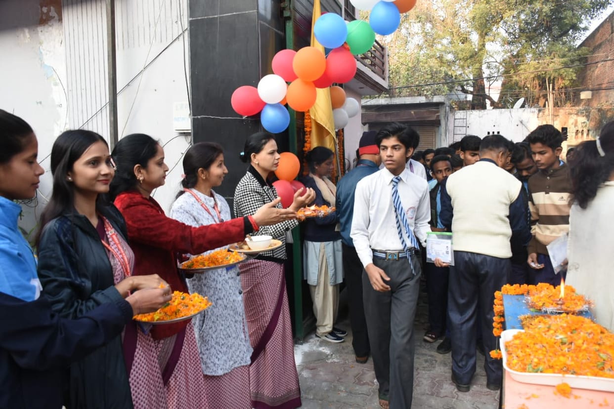 Board Exam: Exams at 127 centers in Lucknow from today, candidates reached outside the centre; These instructi