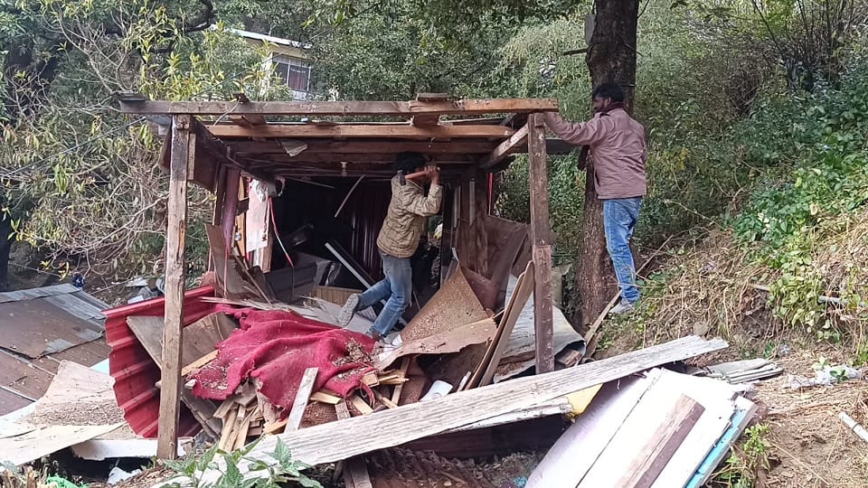 Nainital News: Kumaon University demolished illegal constructions on its land