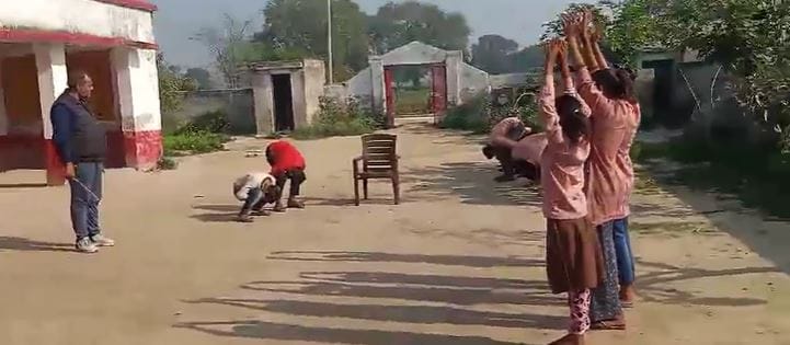 Gram Panchayat Secretary gave such punishment to school children Police was called to school