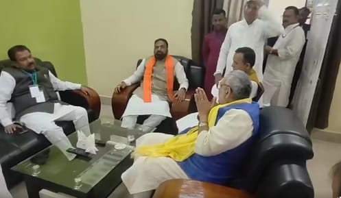 भाजपा के वरीय नेताओं के बातचीत का वीडियो वायरल हो रहा है।