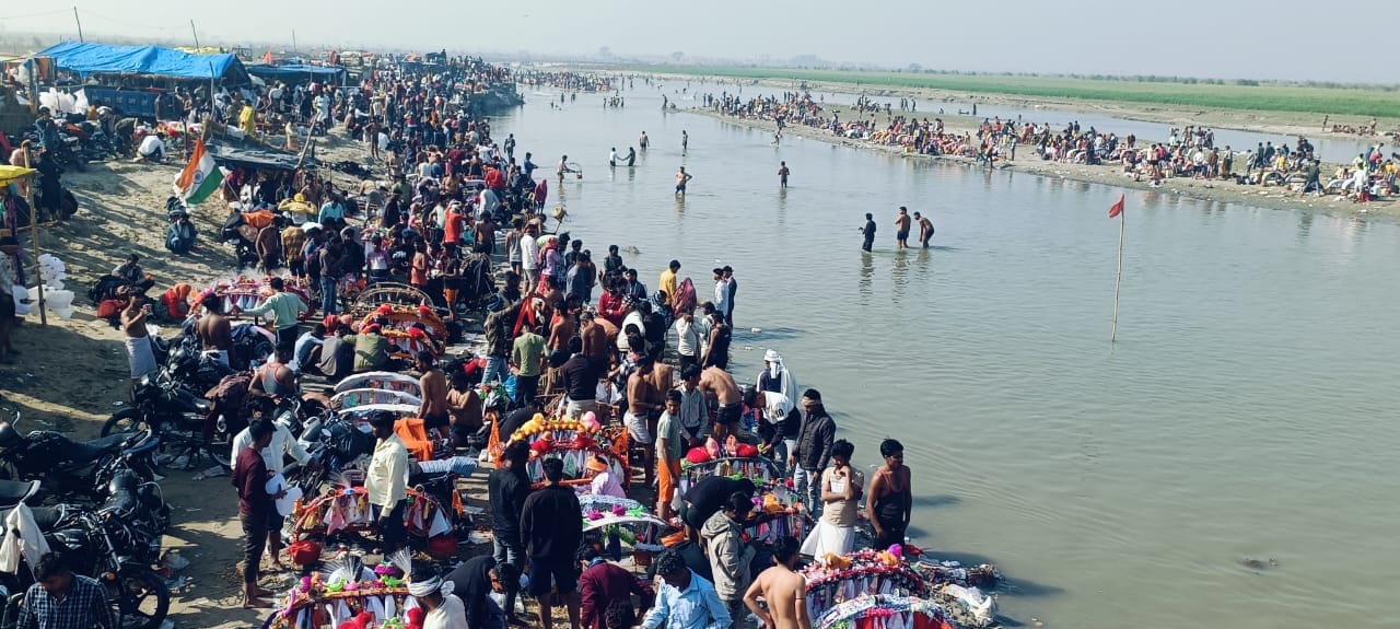 Maha Shivratri 2025 Kanwariyas Gathering At Ganga Ghats In Kanwar Mela Kasganj