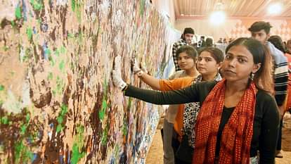 World record of handprints made in Mahakumbh, 10,109 thousand people demonstrated Samudra Manthan