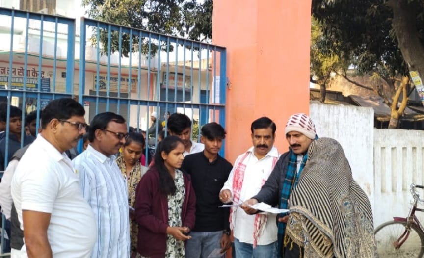 UP Board Exam 2025 four girl students refused to take exam due to asked to remove mask in jaunpur