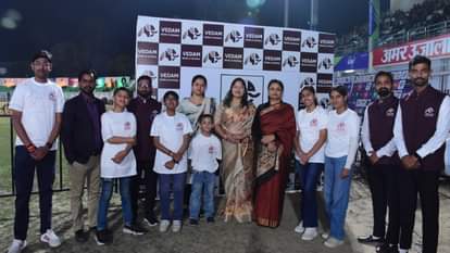 Singer Kailash Kher met the children of Vedam World School, Lucknow.