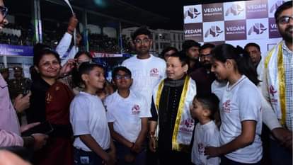 Singer Kailash Kher met the children of Vedam World School, Lucknow.