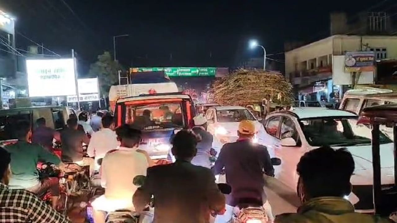 man saved from drowning he got stuck in traffic jam and died in shahjahanpur