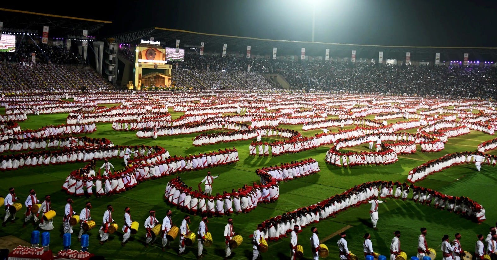 Jhumoir Binandini Laser show-traditional dance of thousands of artists Grand welcome of PM Modi in Assam