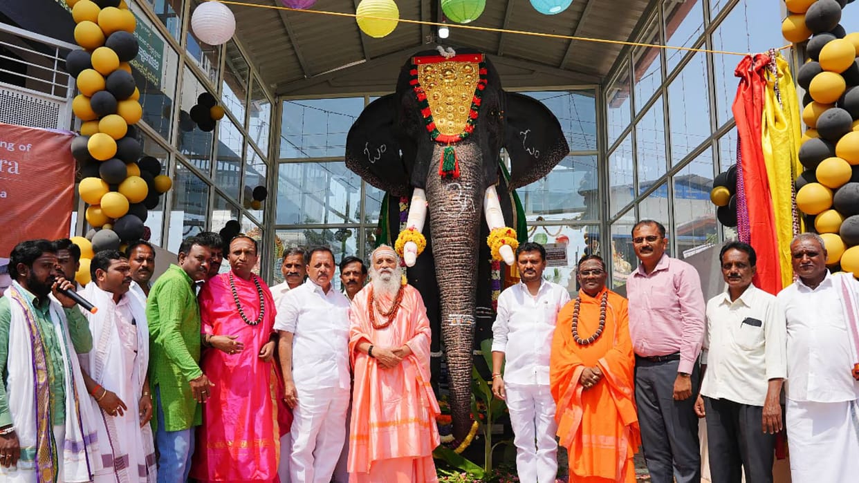 Suniel Shetty and PETA India Gift Life Size Mechanical Elephant To Shri Umamaheshwara Veerabhadreshwara Temple