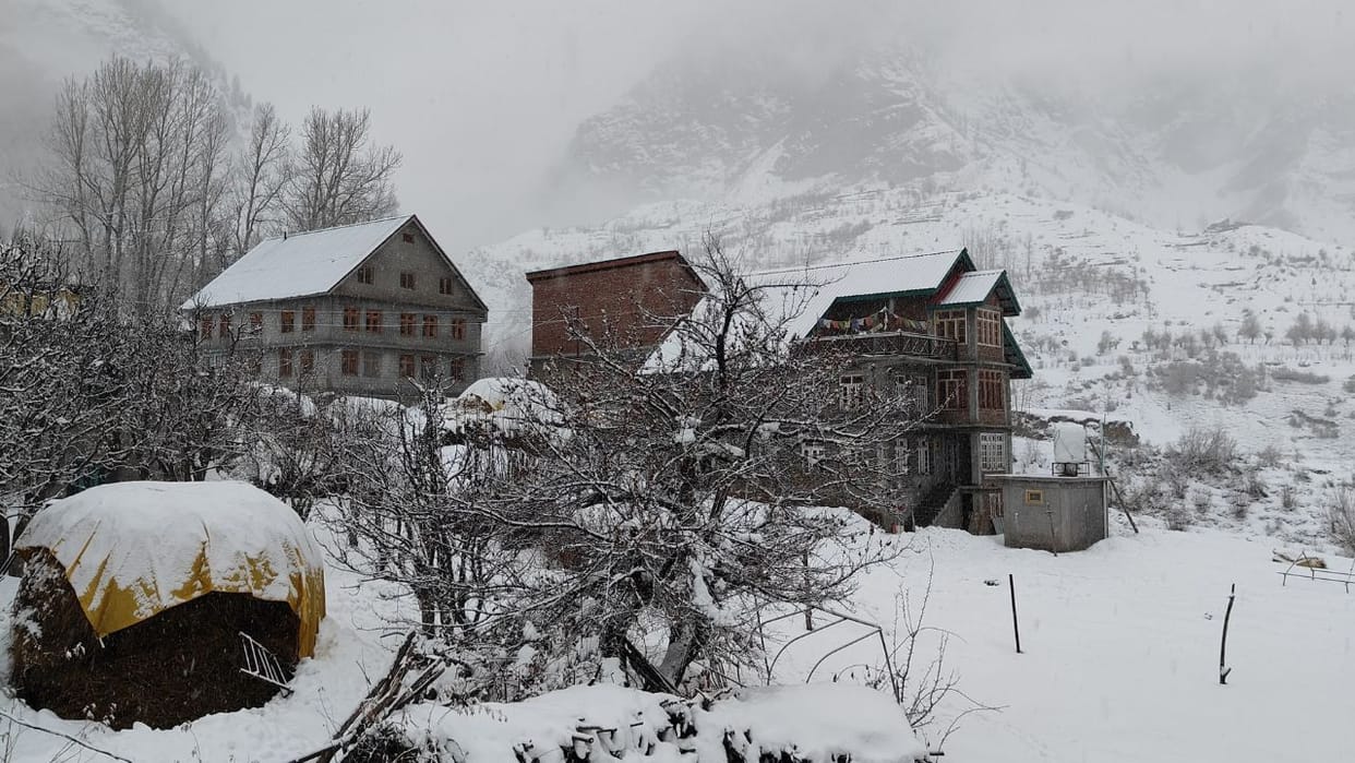 Himachal Weather Orange alert in Himachal on Wednesday and Thursday rain and snowfall forecast