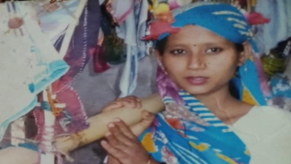 Accident in Etah during Kanwar Yatra woman crushed by speeding truck death on the spot