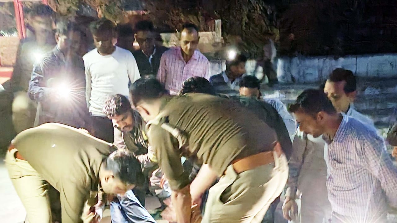 man saved from drowning he got stuck in traffic jam and died in shahjahanpur