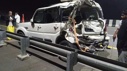 Sultanpur Accident News: पूर्वांचल एक्सप्रेसवे पर ट्रक से टकराई कार; तीन की मौत, महाकुंभ से अयोध्या जा रही थी UP: Tragic accident on Purvanchal Expressway, SUV returning from Mahakumbh collides with truck, three died on