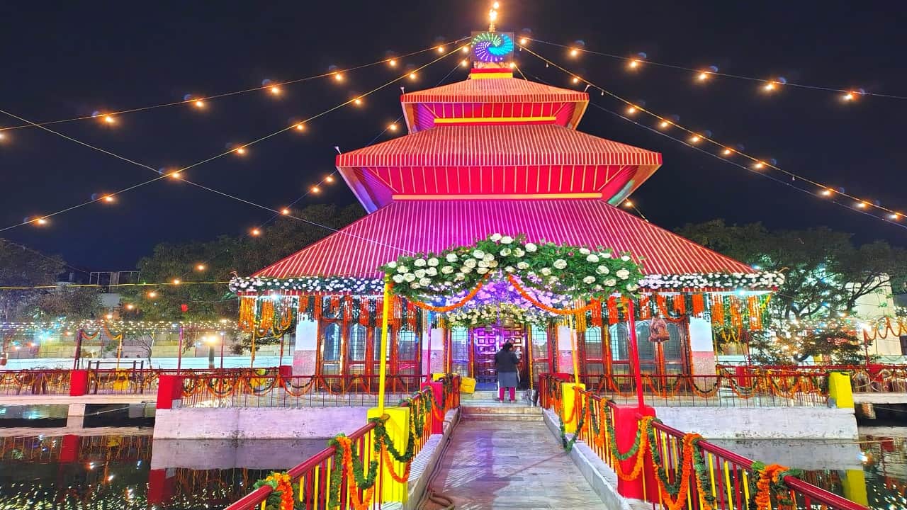 devotees queued up in Nath temples of Bareilly on Mahashivratri