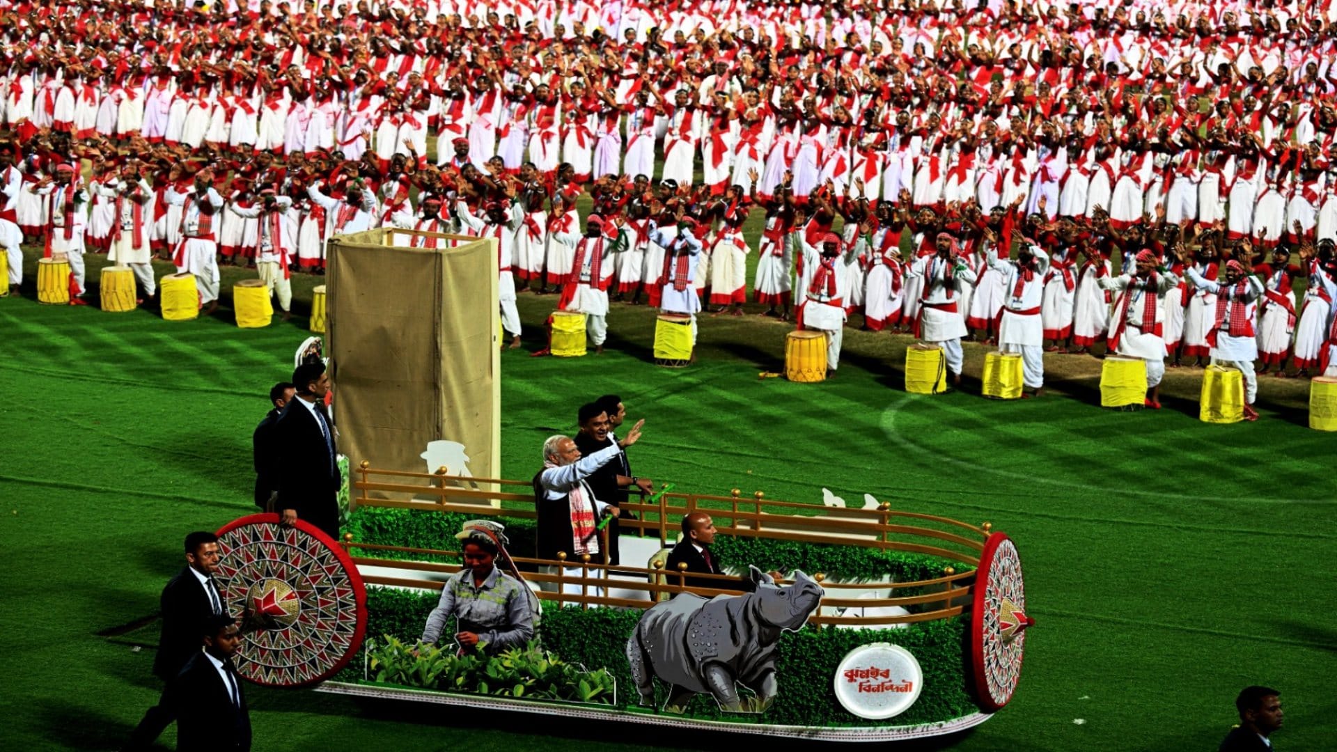 Jhumoir Binandini Laser show-traditional dance of thousands of artists Grand welcome of PM Modi in Assam