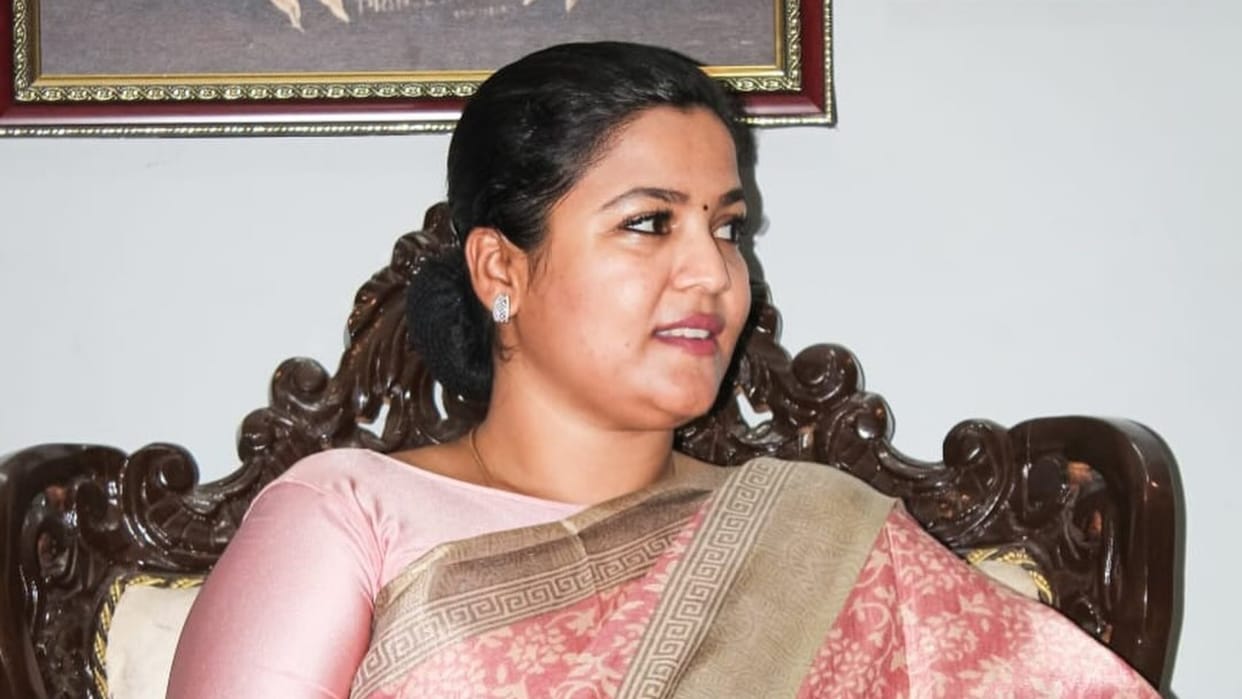 actress Ranjana Nachiyar resigned from BJP angry over three language policy and neglecting Tamil Nadu State