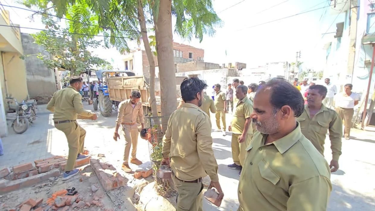 Ajmer News: Illegal Constructions Demolished in Bijaynagar, Cemetery Gate Sealed by Municipality