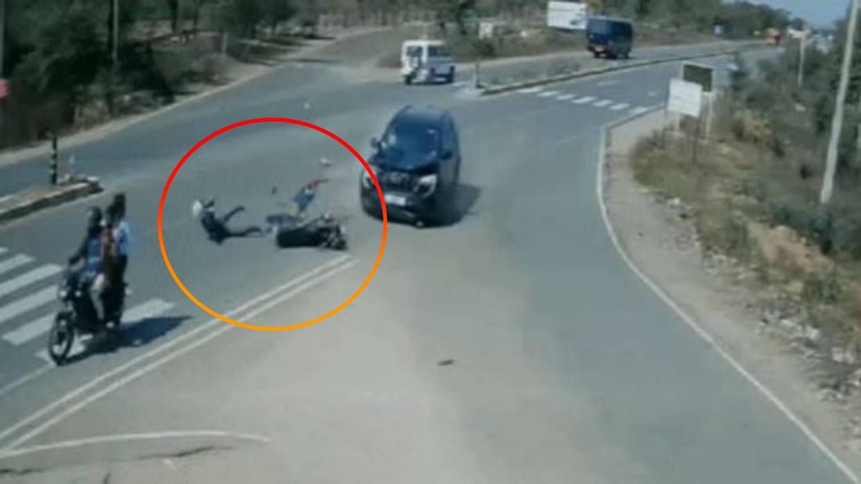 Jhunjhunu Grandfather and grandson riding bike jumped fell 50 feet away due to collision Scorpio both died