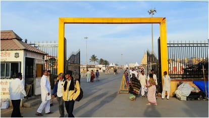 Offer Bilva Patra to Somnath Mahadev on Mahashivratri for Rs 25, 3.5 lakh have already been registered.