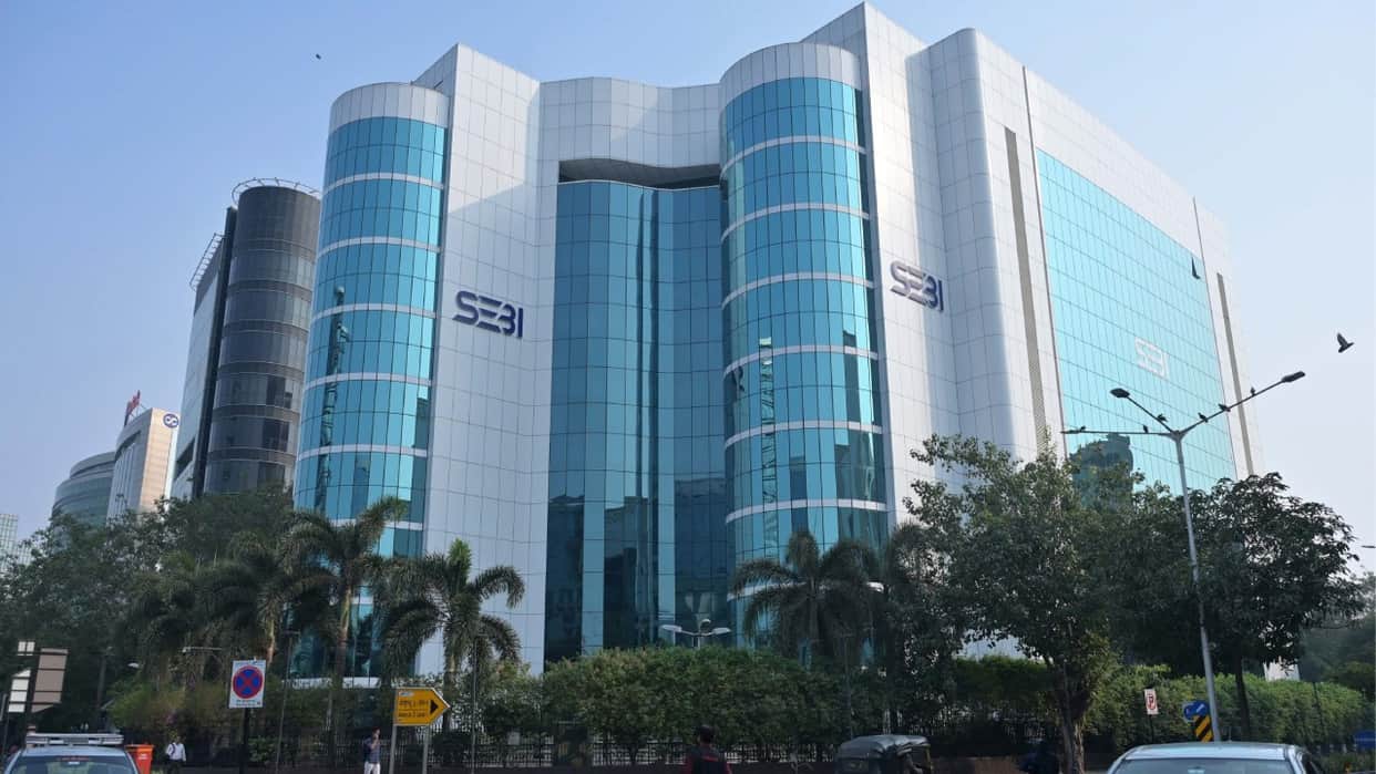 SEBI: PWC-EY accused of insider trading in Yes Bank share sale; Know what SEBI said in the notice