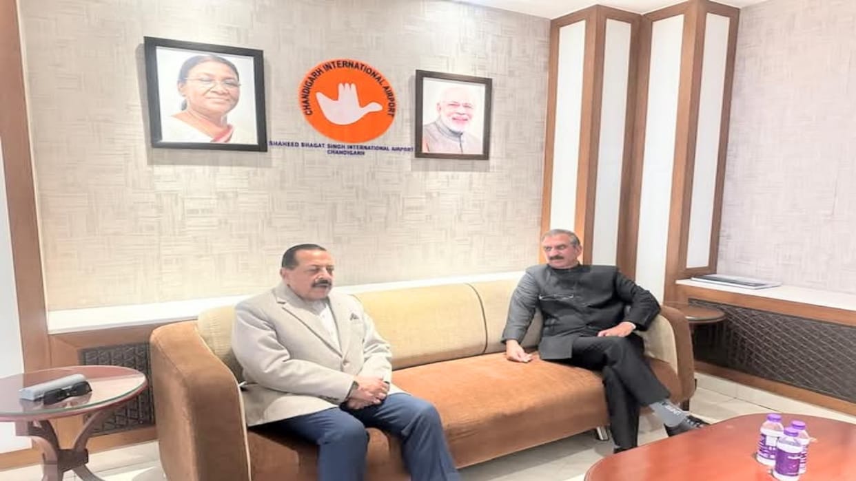 cm sukhvinder Sukhu met Union Minister Jitendra Singh at Mohali International Airport