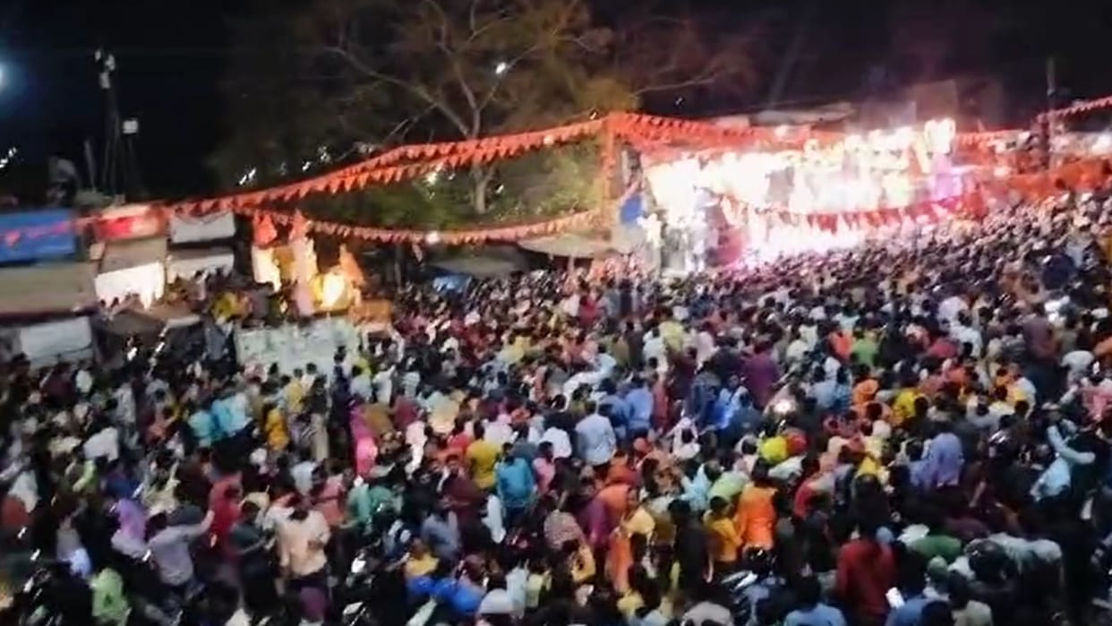 Shiva baraat taken out by Purvanchal Shri Ram Sena in Renukut people kept dancing to the tune of DJ