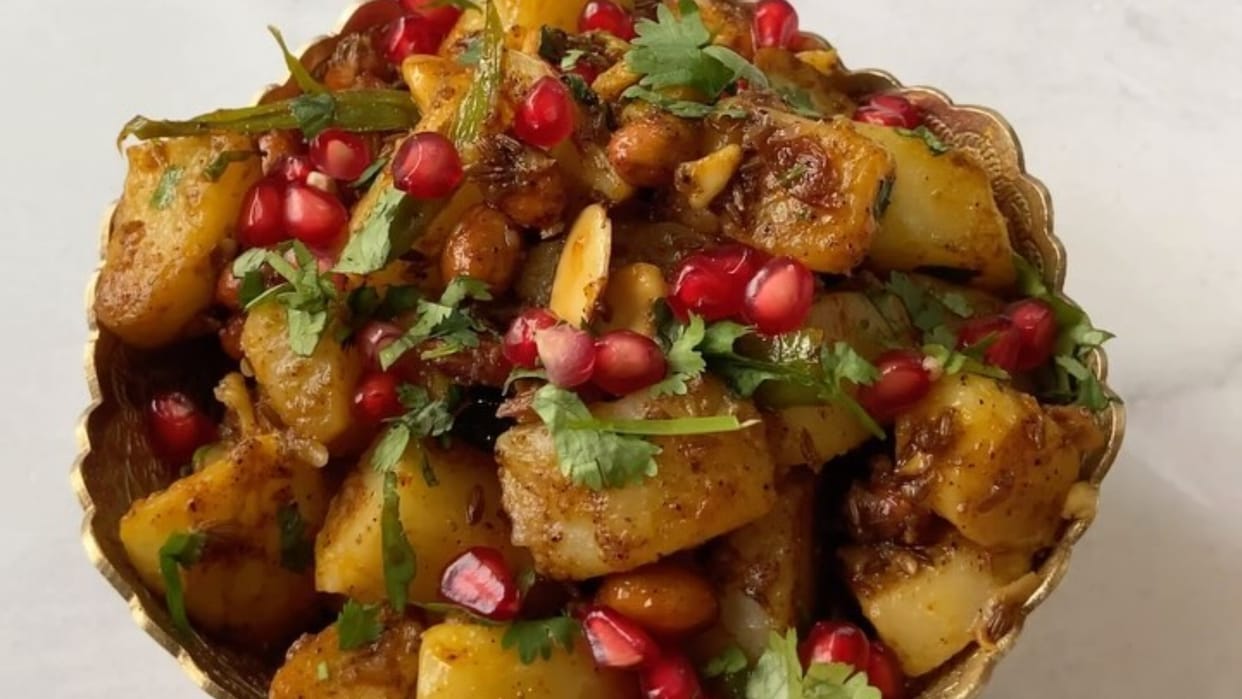 Mahashivratri 2025 Vrat Recipe Make Easy and Delicious Falahari Aloo Chaat at home know details in Hindi